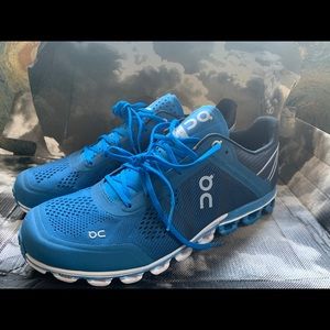 Men’s On Cloudflow Running Shoes, size 8